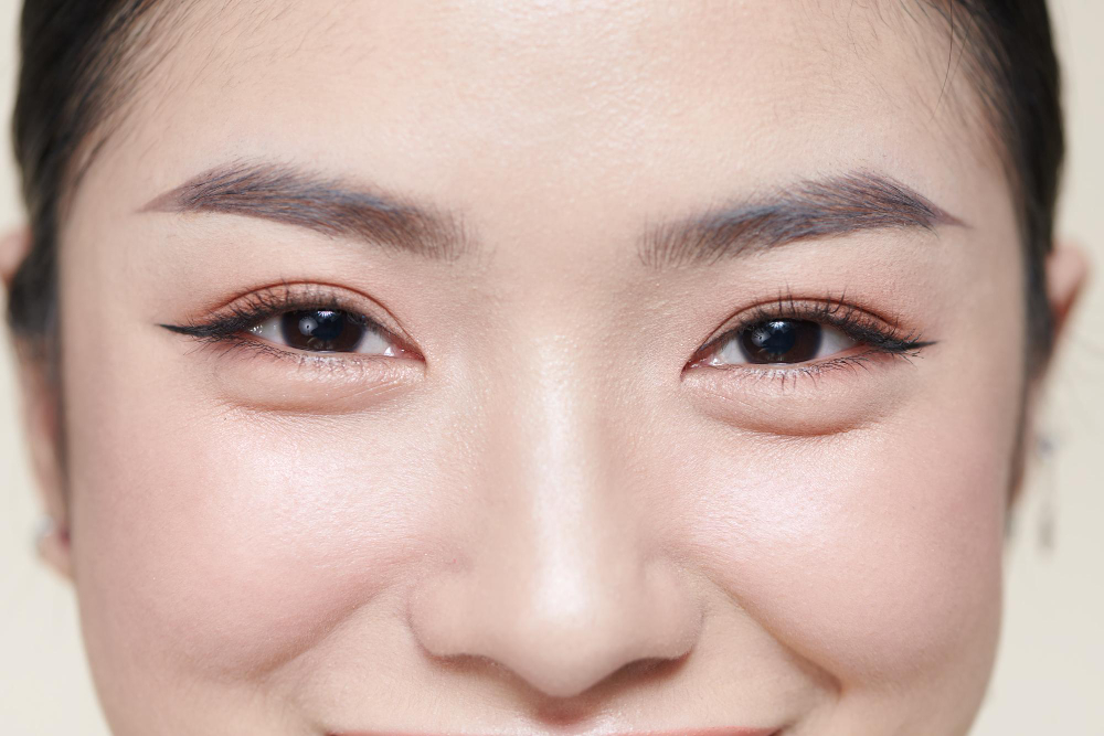 Does Double Eyelid Surgery Hurt